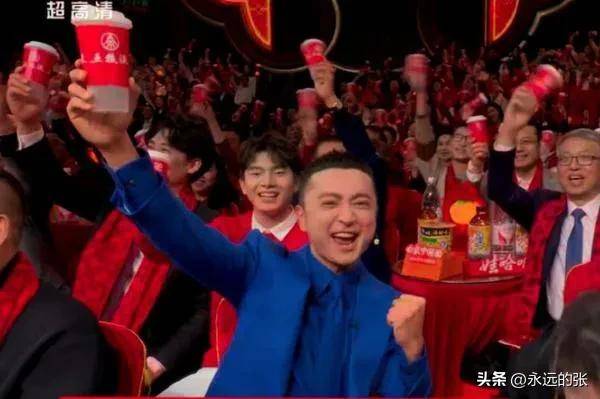 演的魔术《画蛇添福》从以下几方面来看待瓦力棋牌试玩对于刘谦在2025年春晚表(图1)
